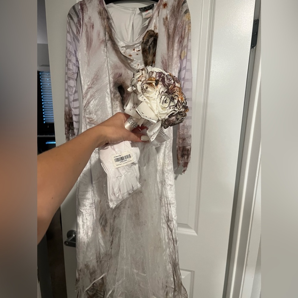 Custom bloody bride (official universal monsters costume customized)